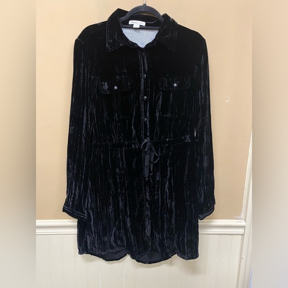 Coldwater Creek Tops - Coldwater Creek Black Crinkle Velvet Tunic Size L (14-16) Pockets NWT